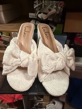 Lulu's Ivory Textured Bow Slide Heels